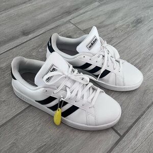 Women’s Adidas Cloudfoam comfort size 9